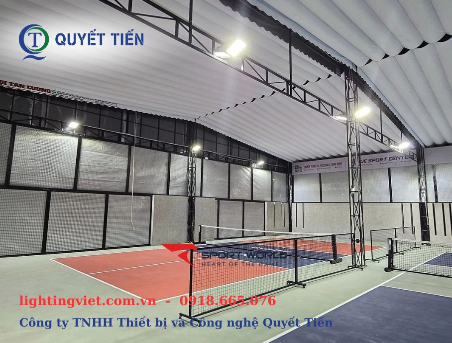 Lắp đặt đèn sân Pickleball